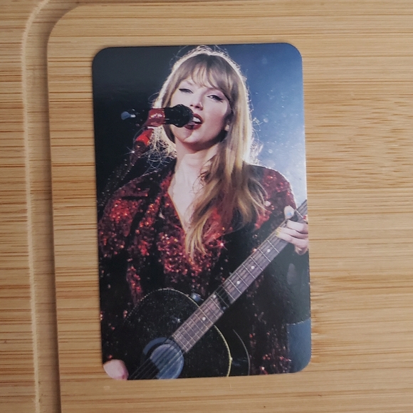💚FREE with Purchase $25+ Taylor Swift Collectable Photo Cards - Picture 5 of 6